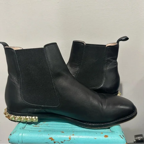 Stuart Weitzman Black Leather Gold Detail on Heels Bootie Size 40 - Picture 5 of 16